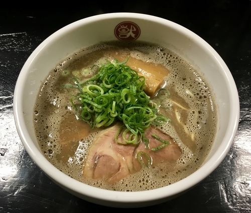 「最凶煮干しそば【秋刀魚Ver.】」@豚らーめん 獣道の写真