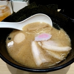 豚骨醤油+味玉：850円