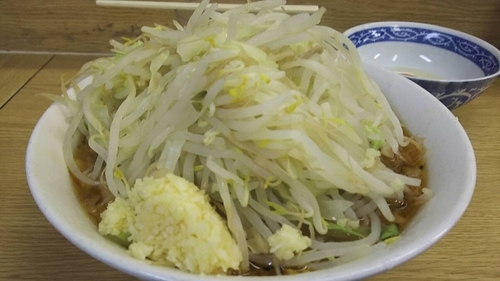 「ラーメン＋TARO＋生卵（にんにく）」@ラーメン二郎 栃木街道店の写真