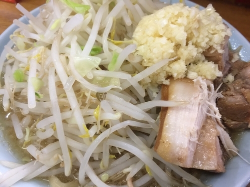 「ラーメン＋ニンニク」@ラーメン髭の写真
