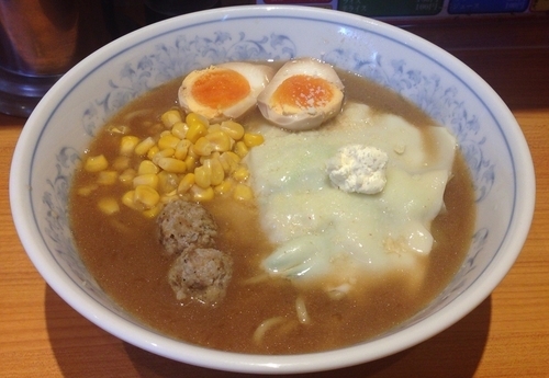 「まろやか3種のチーズラーメン(期間限定)＋半ライス」@ラーメン一平家の写真