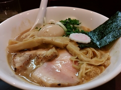 「【限定】濃厚アジ煮干しそば900円」@おおぜき中華そば店の写真