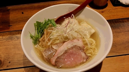 「香彩鶏だし特製塩らーめん」@麺屋 翔 西新宿本店の写真