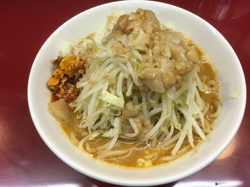 「味噌ラーメン小 アブラ、ラー油マシ」@ジラフの写真