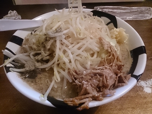 「にぼ二郎 野菜増し」@ラーメンバル 凌駕 ドロップスの写真