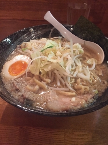 「秘伝肉そば ヤサイニンニク少なめアブラ多め ¥990」@奥州麺処 秘伝の写真