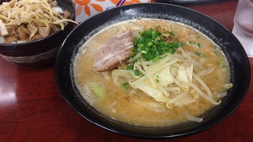 「味噌豊潤＋チャーシュー丼(730円＋300円)」@みそ家 豊潤の写真