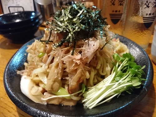 「鶏口炒麺(塩)750円＋ビール&冷酒 その他いろいろ」@麺屋 鶏口の写真