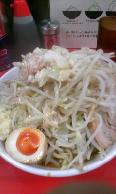 「みそ中（ヤサイちょい増し、ニンニク、アブラ）850円」@びんびん豚の写真