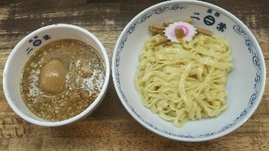 「背脂煮干しつけ麺(あつもり)＋味玉」@二葉 上荻店の写真