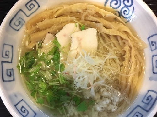 「つくば茜鶏塩らぁめん 780円（穂先メンマ+100円）」@龍のひげ 常陸大宮店の写真