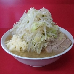 大ラーメン(ヤサイニンニク)800円