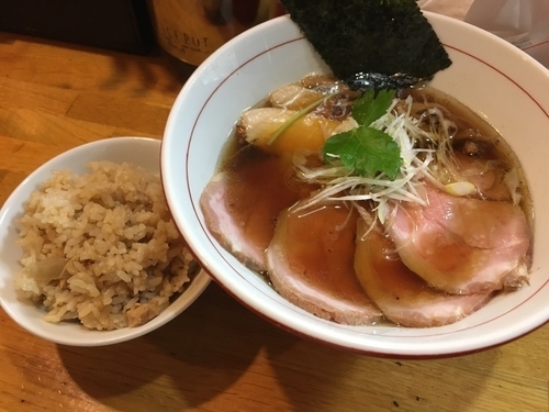 「支那そば（醤油）＋チャーシュー（ランチサービス炊き込みご飯）」@讃岐ロックの写真