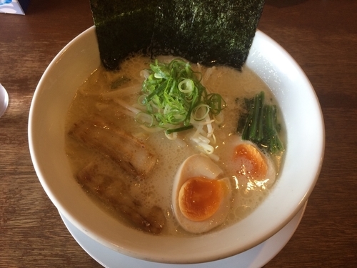 「濃厚豚骨塩ラーメン」@横濱家系とんこつらーめん 中村家の写真