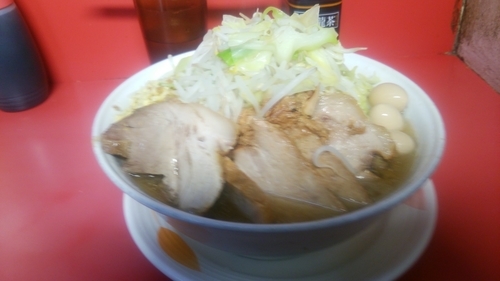 「特大豚増しラーメン うずら しょうが 多め」@ラーメン二郎 大宮店の写真