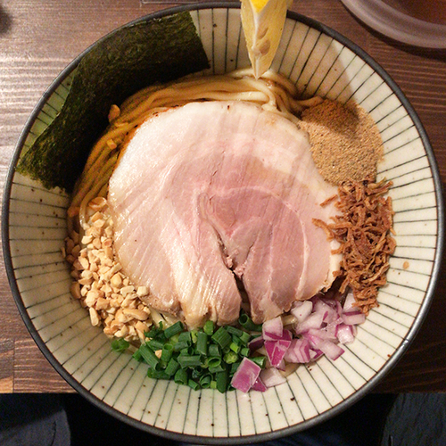 「まぜそば醤油 中＋ライスダイブ」@麺屋 頭上注意 ふすかけ1.8号店の写真