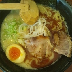 黒麺（半玉トッピング）