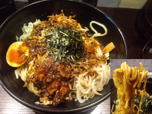 「あぶらめん黒大盛950円」@中屋の写真