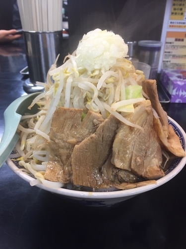 「雅狼麺 並+小ブタ ヤサイ普通ニンニクなしアブラ多め ¥920」@雅狼の写真