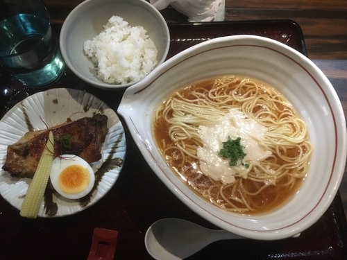 「御膳らーめん1100円（ごはん少なめ）」@新宿御苑 らーめん桜花の写真