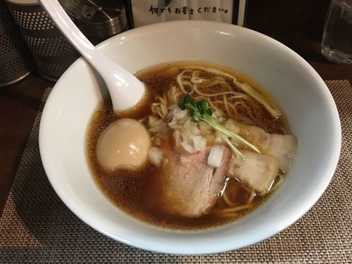 「煮干しそば750円 味玉100円 肉飯150円」@神保町黒須の写真