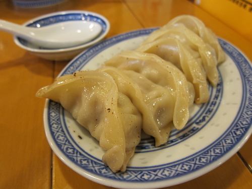 「汁汁餃子 450円」@中国ラーメン 揚州商人 新橋店の写真