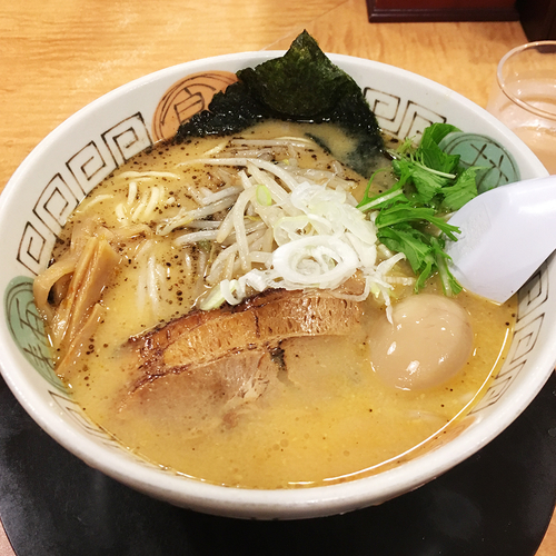 「白味噌らーめん+味玉」@十味やの写真