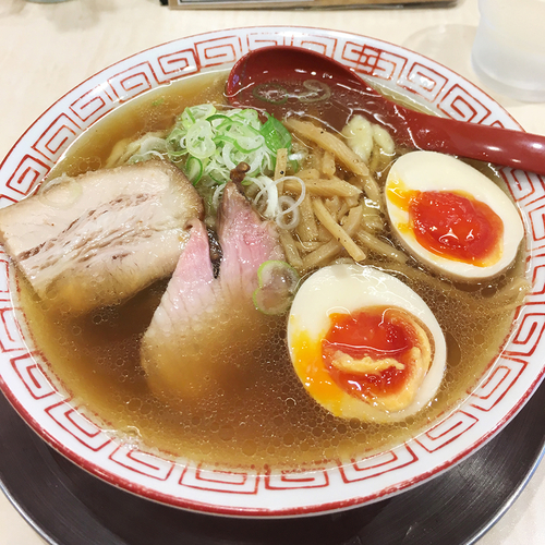 「喜多方らーめん+味玉」@食堂 七彩の写真