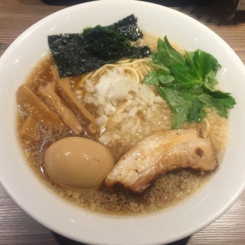 「半熟味玉背脂煮干しラーメン880円」@つけ麺 一燈の写真