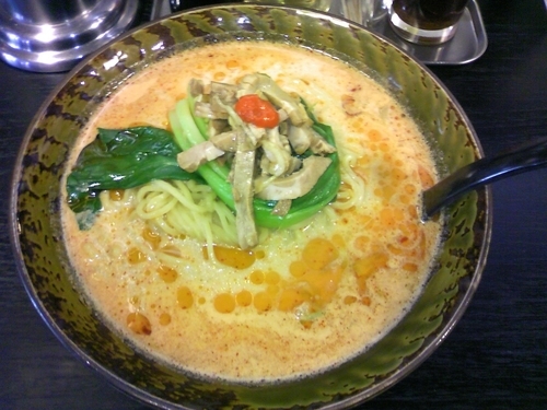 「辛々愚羅児麺　+大盛」@中華料理 芳葉の写真