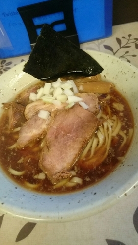 「厳選豚の醤油らーめんver２  ９００円」@麺工 小烏丸の写真