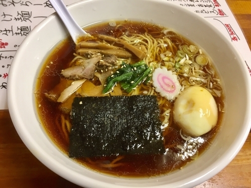 「正油らーめん 550円 +半熟玉子（ランチサービス）」@向嶋 だるまの写真