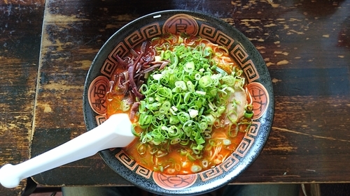 「辛口博多ラーメン（￥650）+ねぎ（￥100）」@うまい軒の写真