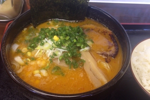 「味噌豚骨そば(冬季限定)＋ライス(800円＋100円)」@麺場 新 ARATAの写真