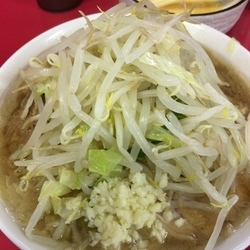 小ラーメン豚入り 生卵