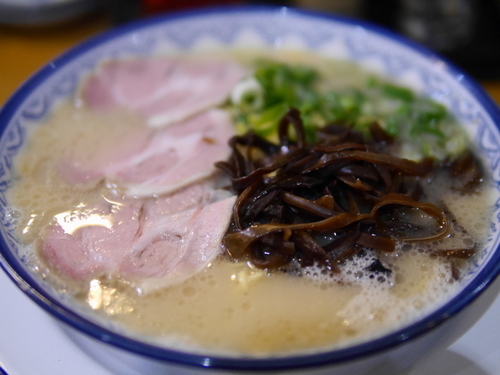 「らーめん 粉落とし」@博多ラーメン しばらく 町屋店の写真