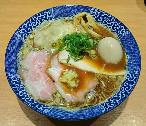 「特製中華そば 黒だし」@中華そば 虎桜の写真