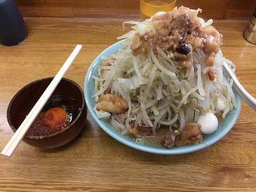 「ラーメン少な目 野菜+脂 650円」@ラーメン そらの写真