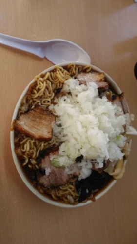 「ラーメン大盛薬味増し」@梅乃家の写真