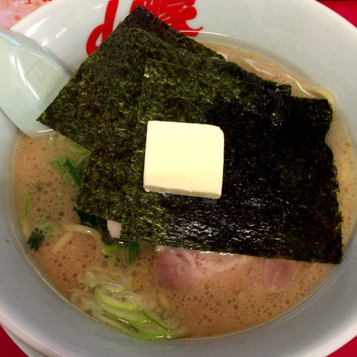 「醤油ラーメン　0円（クーポン10枚）　バター　60円」@ラーメン山岡家 大泉店の写真