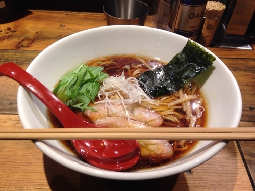 「醤油ラーメン」@麺屋 翔 西新宿本店の写真