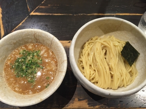 「浸け豚そば 並(830円)」@俺の空 池袋店の写真