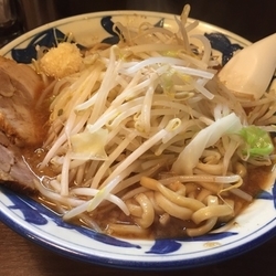 ラーメン（並・太麺・麺マシ・ニンニク）