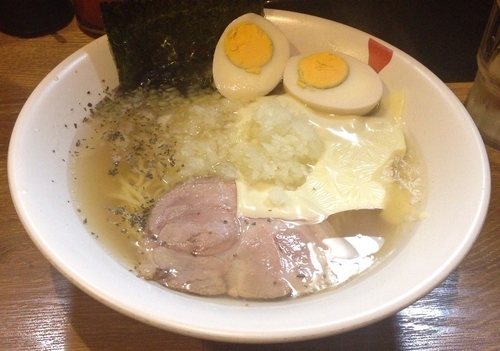 「塩八王子らーめんバジルチーズ(限定)＋煮玉子＋ごはん小」@ら～めん 熊八の写真