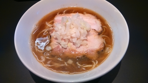 「中華そば・醤油800円/あぶらそば・塩400円」@煮干乱舞の写真