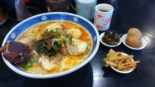 「ピリ辛チャーシューラーメン　￥1120」@味噌一 大原店の写真