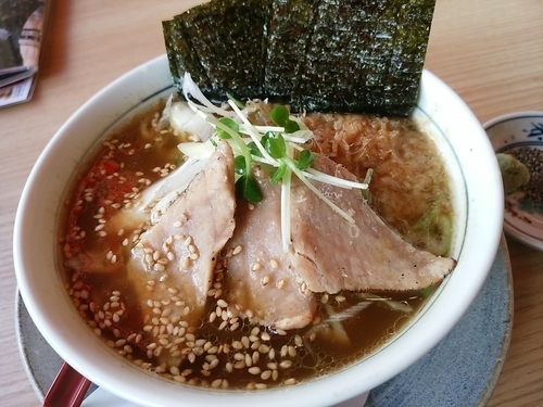 「まぐろラーメン(並盛・200g)646円」@目利きの銀次 高崎西口駅前店の写真