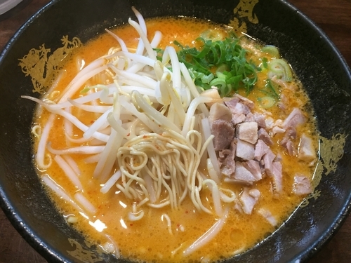 「辛味噌とんこつラーメン¥680」@とんこつラーメン 博多風龍 大宮東口駅前店の写真