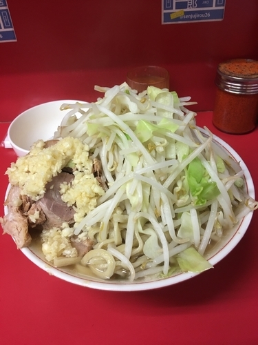 「大豚生卵野菜大蒜」@ラーメン二郎 千住大橋駅前店の写真