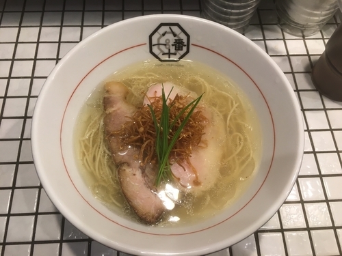 「うま味塩そば750円」@81番の写真